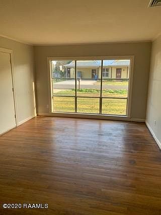 3rd image of 176 Grand Ave