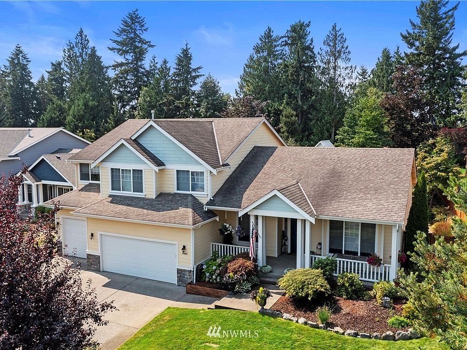 Welcome home to your spacious tri level home in Fennel Ridge