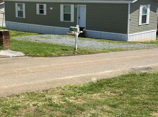 18 Roberts St, Earleville, MD 21919