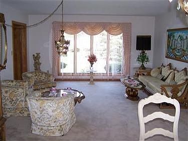 4th image of 6584 Thorntree Dr