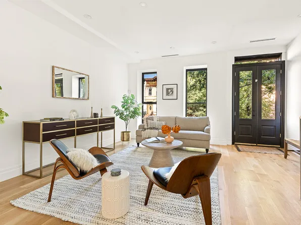 482 Jefferson Avenue image 1 of 15