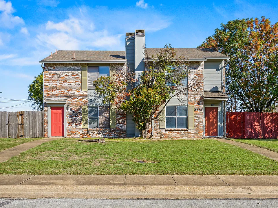 810 Red Bud Dr