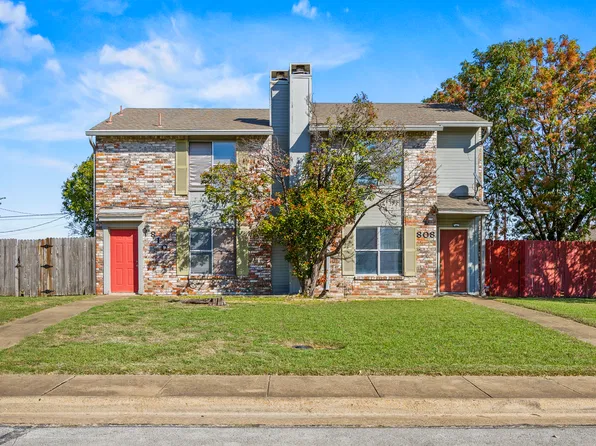 810 Red Bud Dr, Desoto, TX 75115