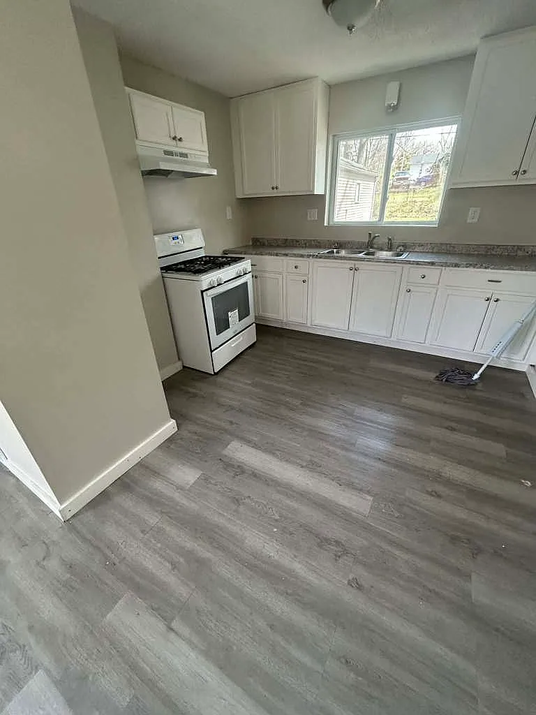 3 bed 1 bath Section 8 friendly — Photo 3