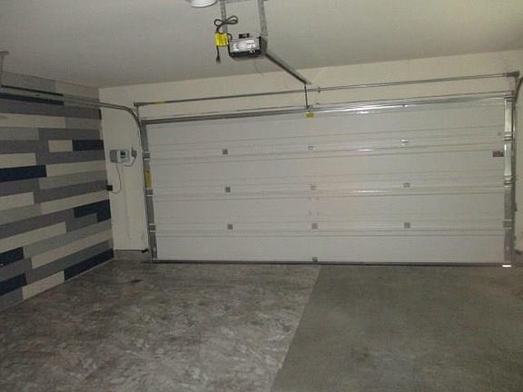 5th image of 715 Meadow Springs Dr