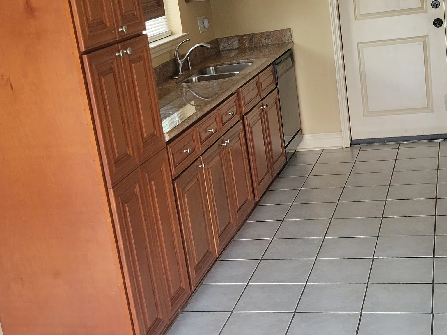 3 bed, 1321 sqft, $1,701 — Photo 3