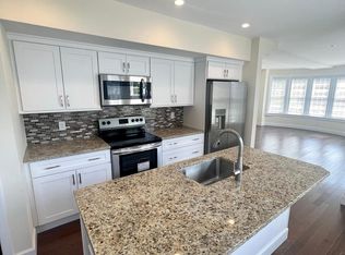 340 S 21st St #3, Philadelphia, PA 19103