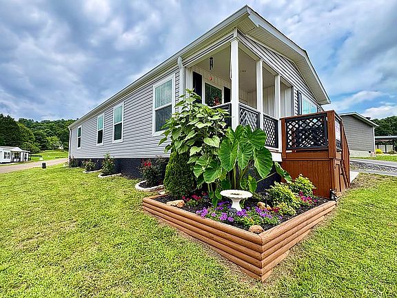 4th image of 108 N Gemstone Ave