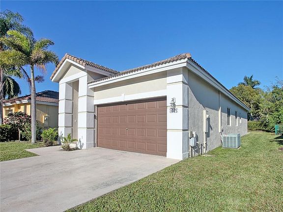 2nd image of 1271 SW 44th Ter