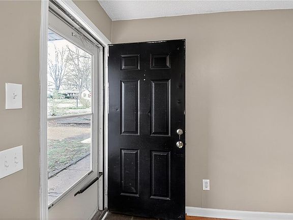 4th image of 1720 S Hardy Ave