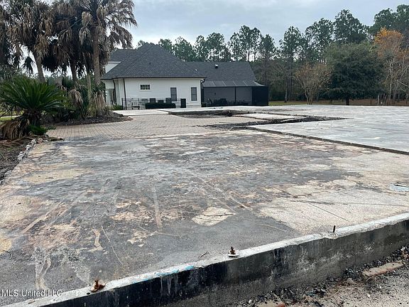 2nd image of 2801 Royal Run Ln #117