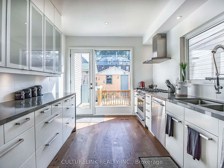 121 Montrose Ave #UPPER — Photo 7