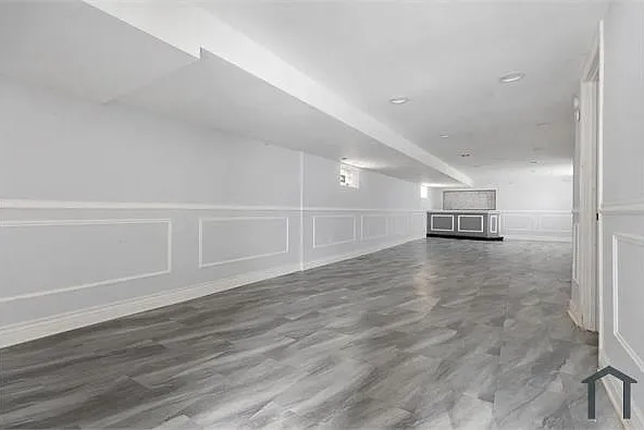245 W 43rd St — Photo 15