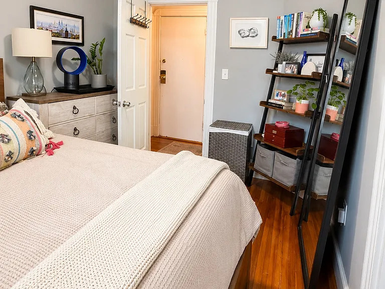 702 E Broadway #2L — Photo 7
