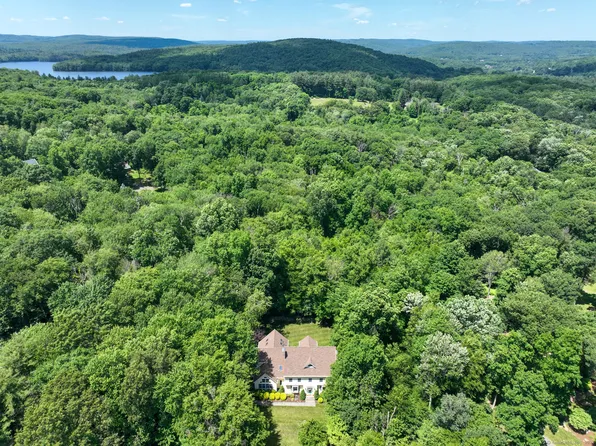 24 Daniel Trace, Burlington, CT 06013