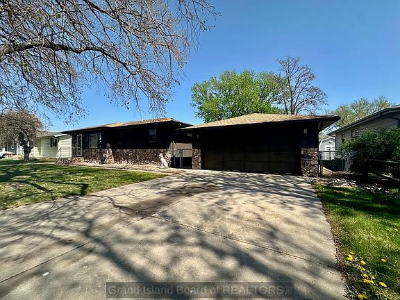 2nd image of 1717 N Custer Ave