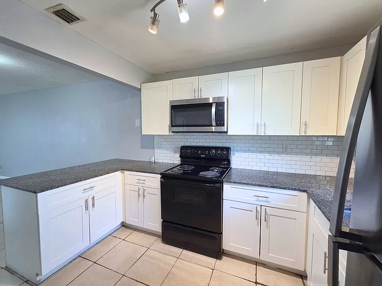 1441 NW 22nd St — Photo 8
