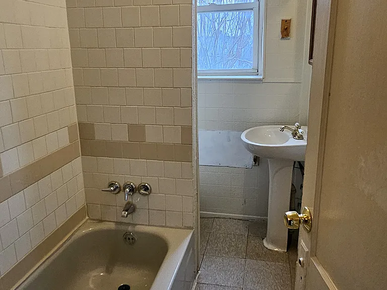 3735 Manchester Ave — Photo 8