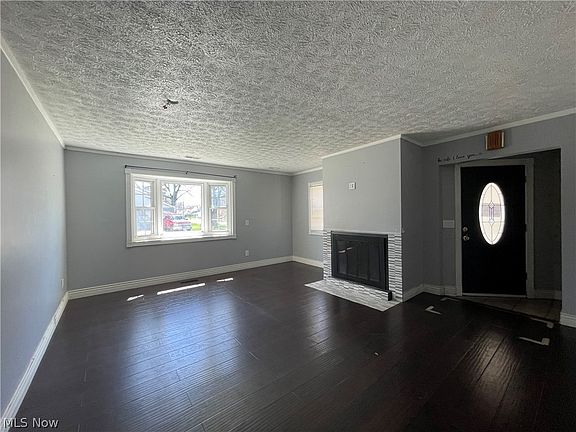 4th image of 449 Woodmere Dr