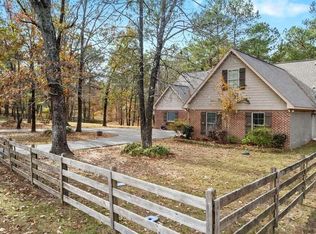 82 Raybourn Rd, Sumrall, MS 39482