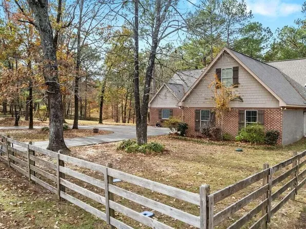 82 Raybourn Rd, Sumrall, MS 39482