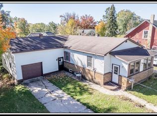 63 W 14th St, Clintonville, WI 54929