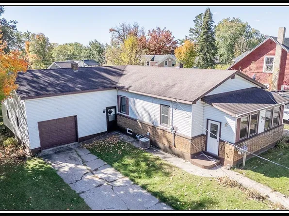 63 W 14th St, Clintonville, WI 54929