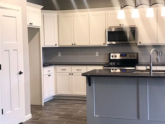 4th image of 2403 Mady Cir