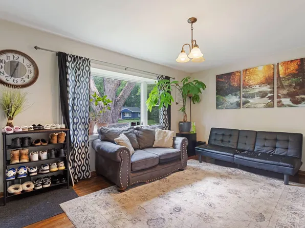 527 Emil Ave, Shoreview, MN 55126
