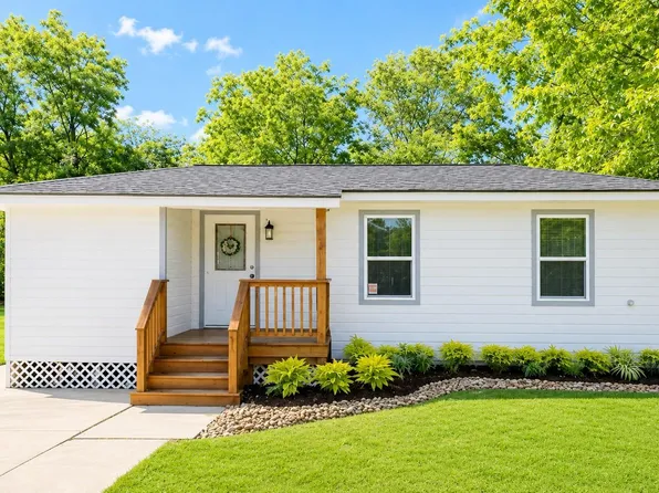 58 Hybiscus Ct, Lake Jackson, TX 77566