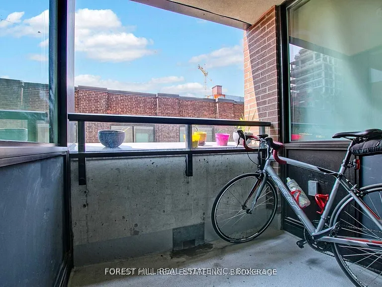 400 Wellington St W #312 — Photo 17