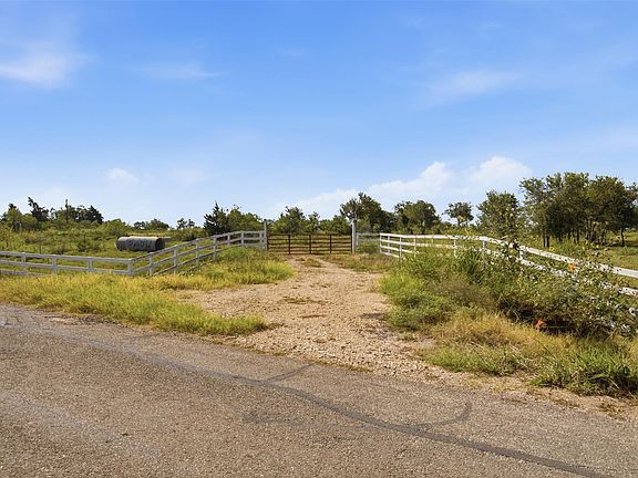 3rd image of 3240 County Road 466