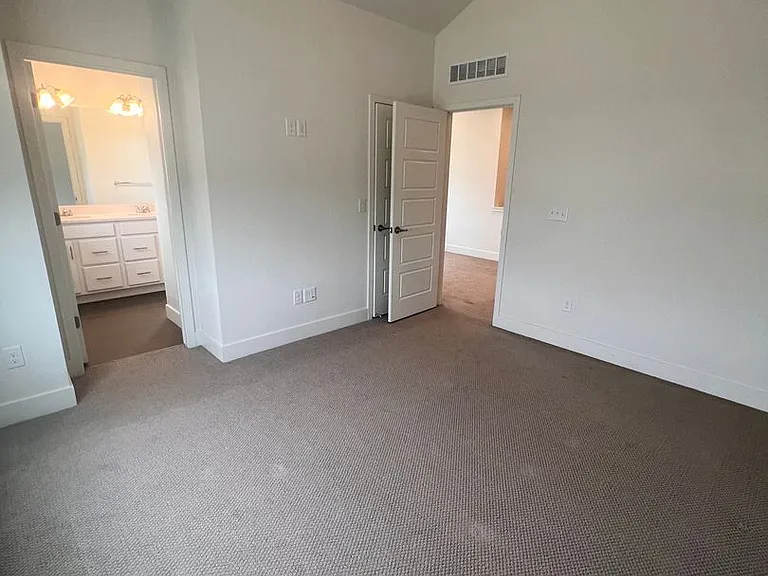 628 Discovery Pkwy — Photo 17
