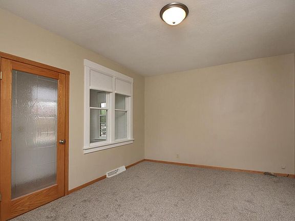 5th image of 113 Columbus Ave N