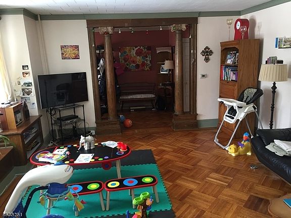 3rd image of 39 Cumberland Ave