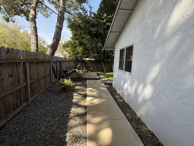 909 Bienville St — Photo 26
