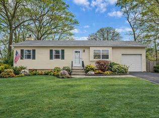 7 Poinsetta Avenue, Middle Island, NY 11953