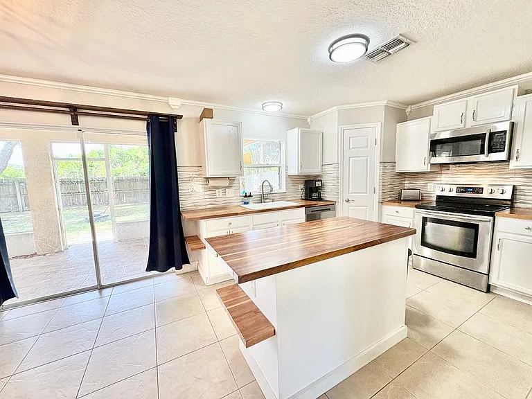 2015 Canopy Dr — Photo 3
