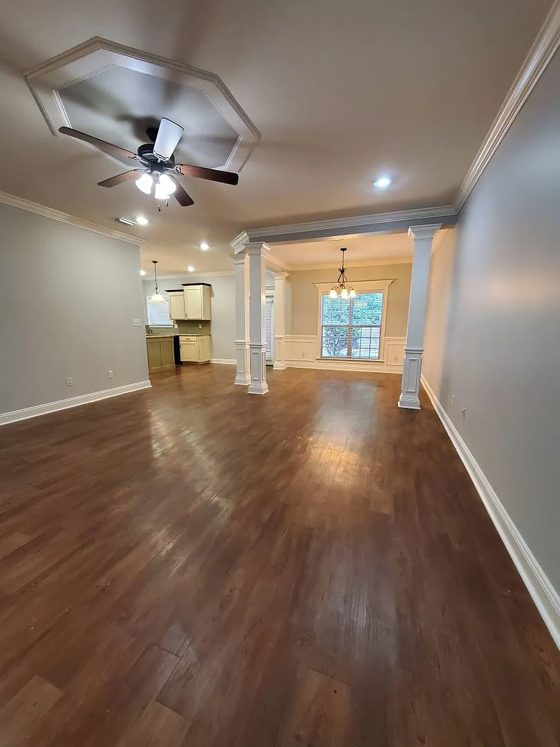 Modern Elegance in the Vineyards: 3-Bedroom Home with Granite Countertops, Wood Floors, and Priva... — Photo 2