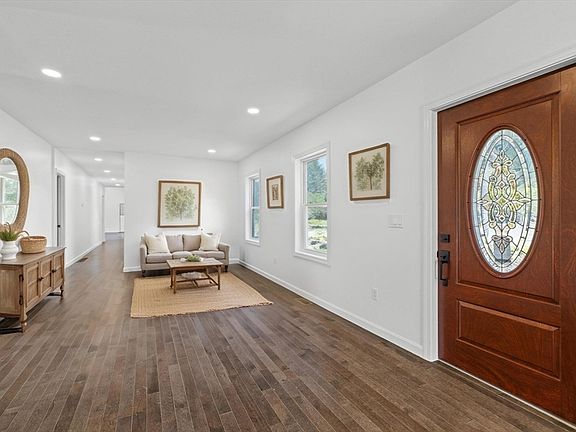 3rd image of 18 Leland St