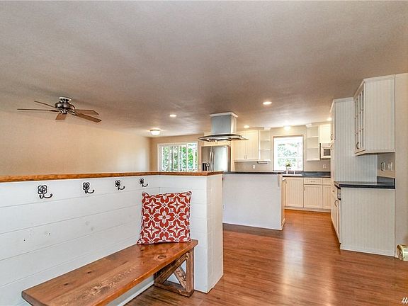 3rd image of 11610 212th Avenue Ct E