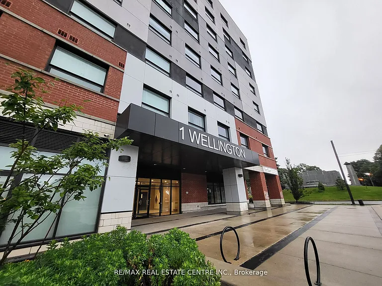 1 Wellington St #418 — Photo 1