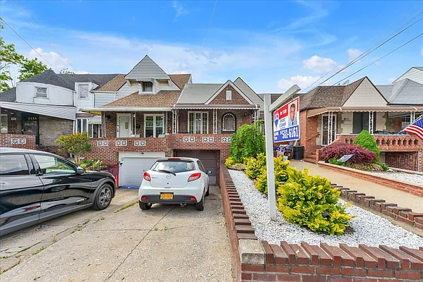 Sold by RE MAX Team | media 1