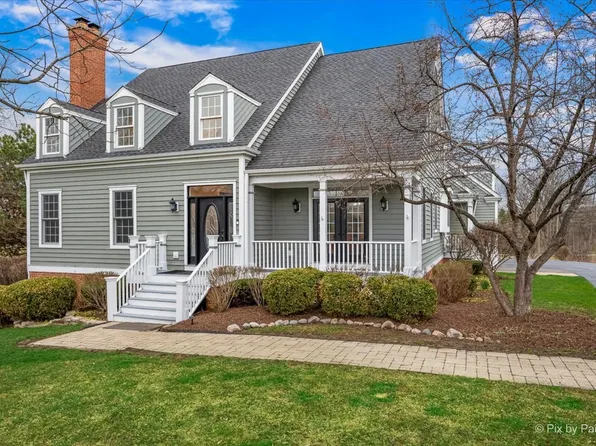 39691 Orchard Bluff Ln, Wadsworth, IL 60083