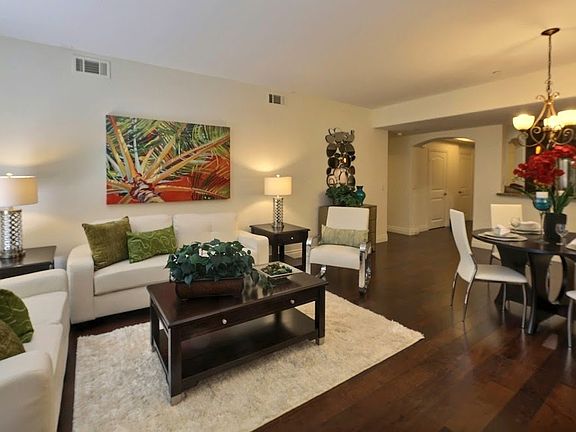 5th image of 13200 Moorpark St APT 104