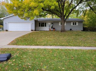 2718 Minnetonka Dr, Cedar Falls, IA 50613