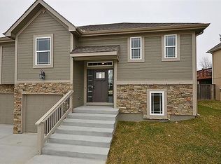 15725 N Chestnut St, Smithville, MO 64089