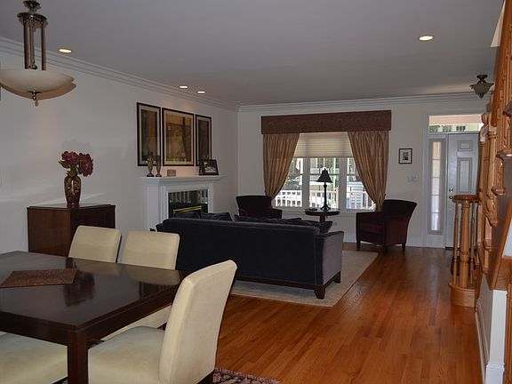 4th image of 3222 N Hoyne Ave