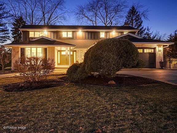 2nd image of 2S630 Avenue Chateaux E