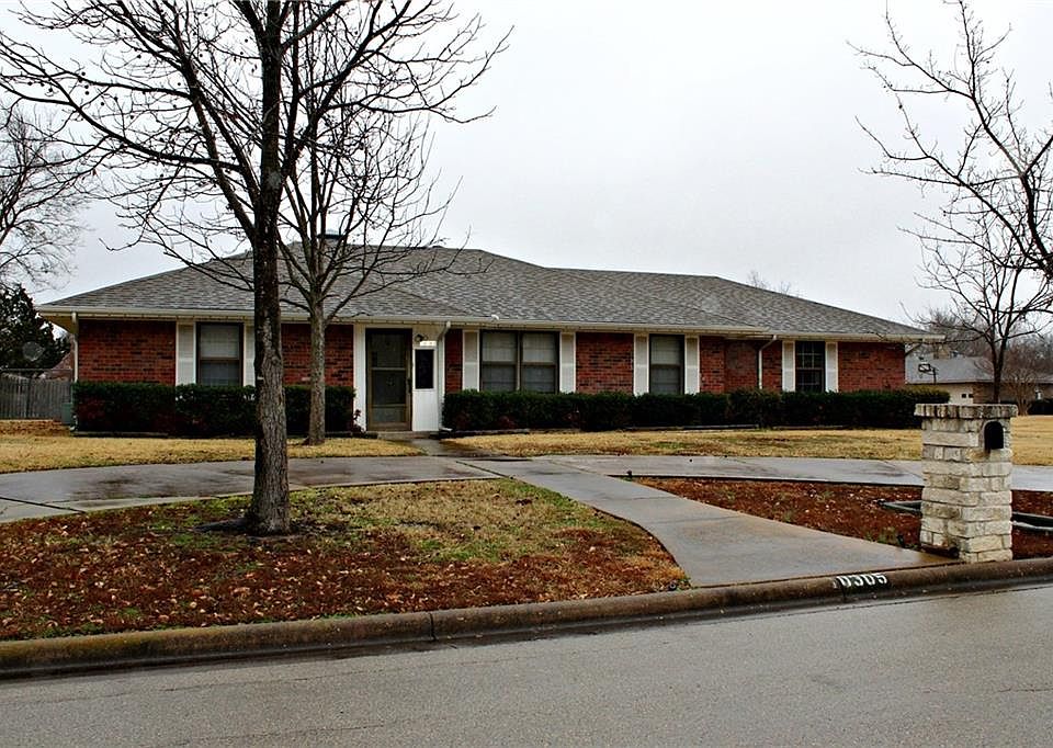 1st image of 10305 Kingswood Cir